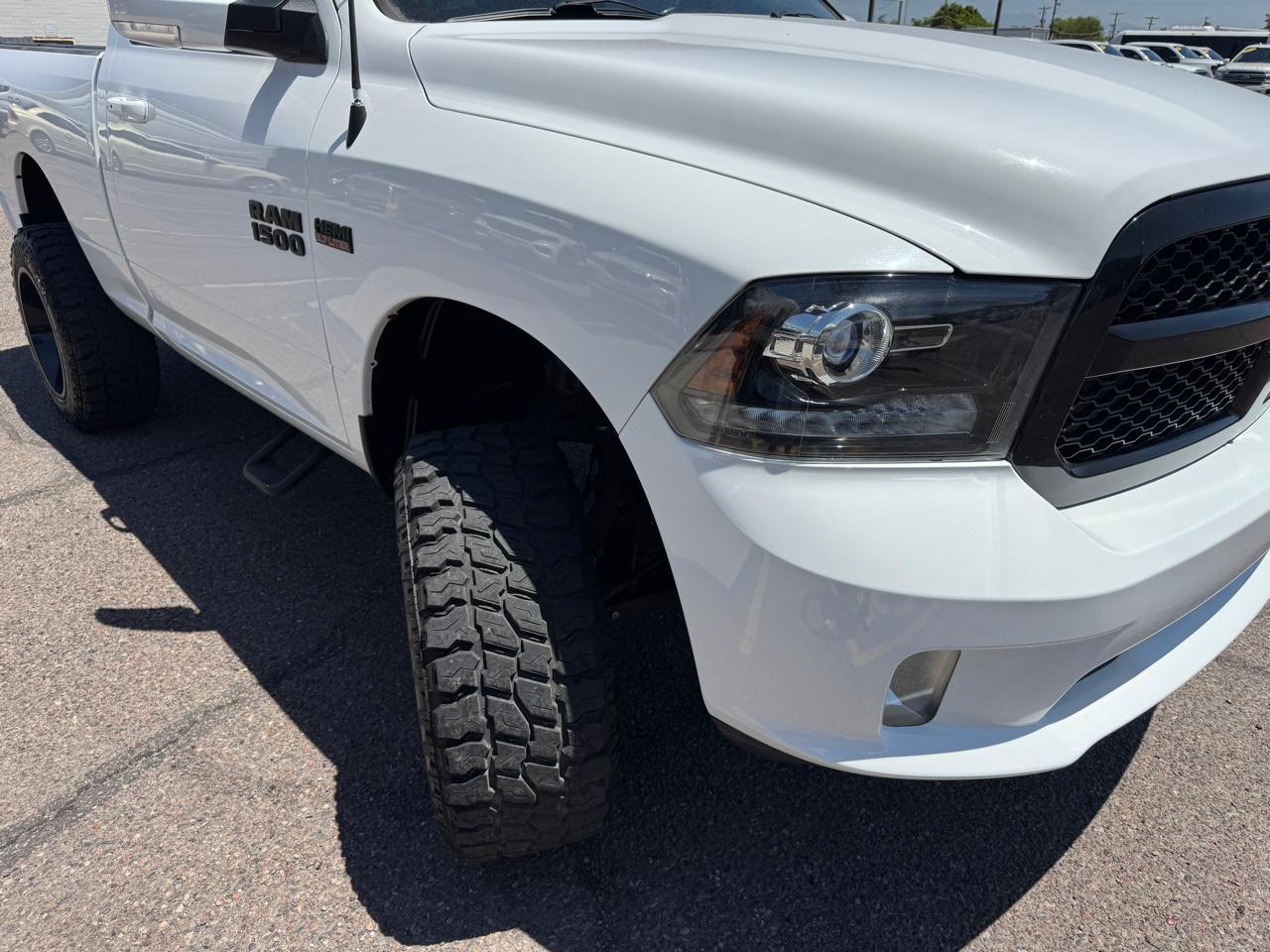 RAM 1500 Night 4x2 Regular Cab 6'4" Box 2017