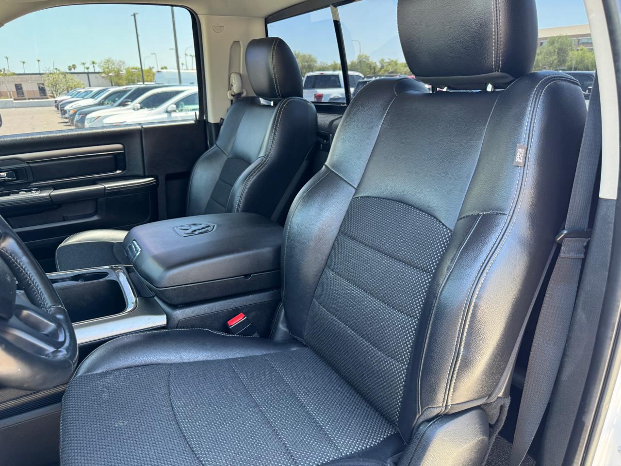 RAM 1500 Night 4x2 Regular Cab 6'4" Box 2017