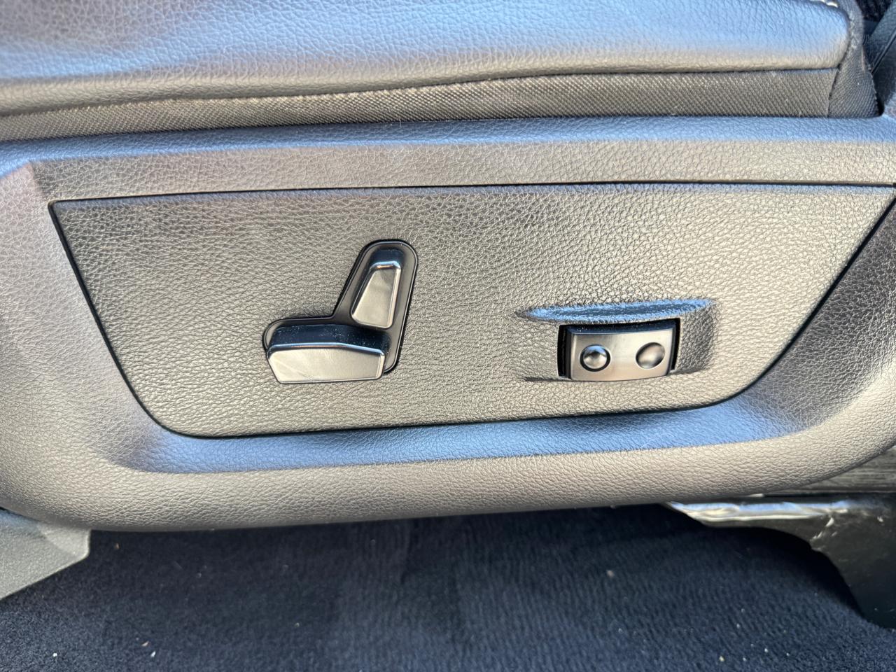 RAM 1500 Night 4x2 Regular Cab 6'4" Box 2017