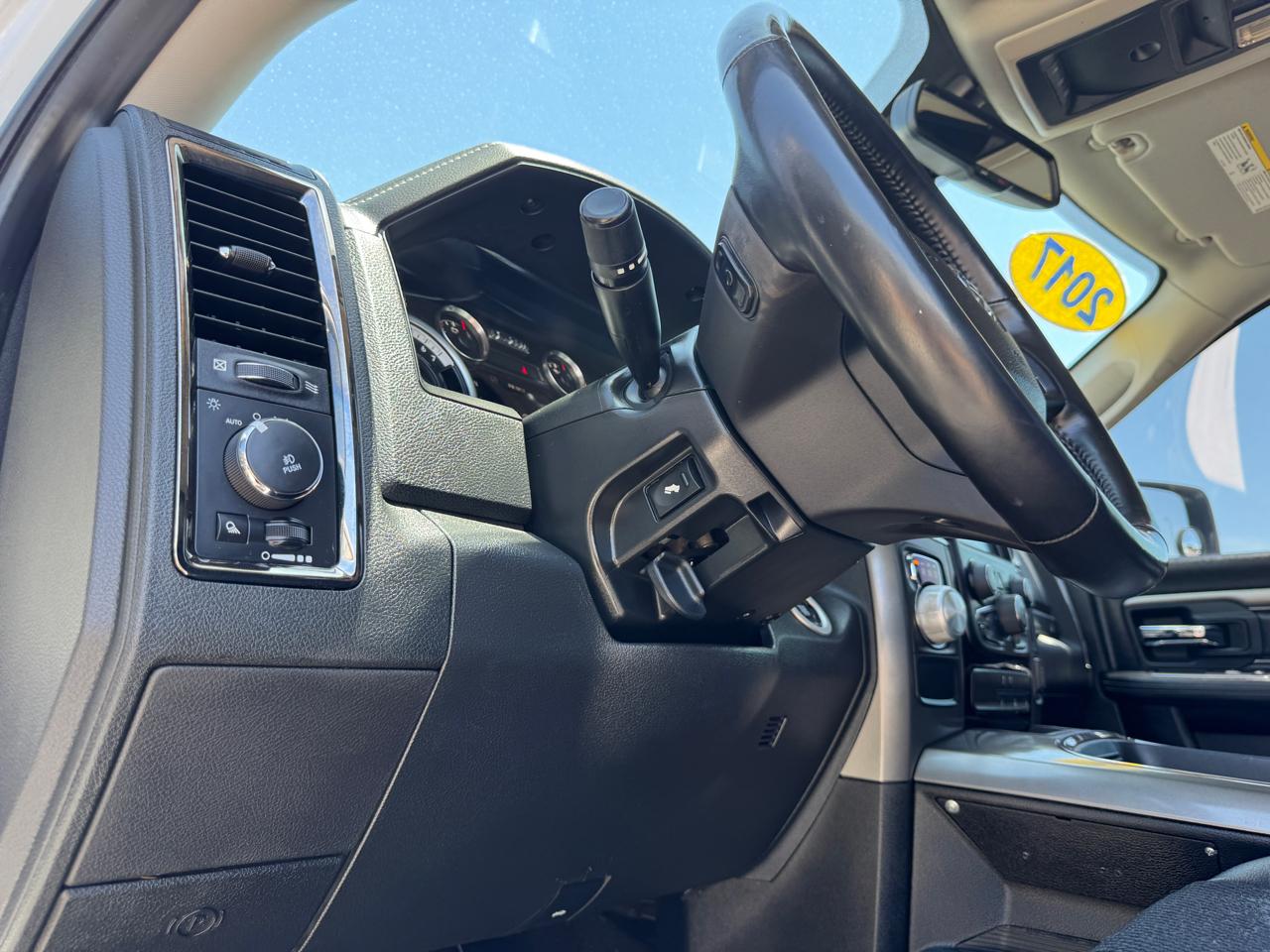 RAM 1500 Night 4x2 Regular Cab 6'4" Box 2017