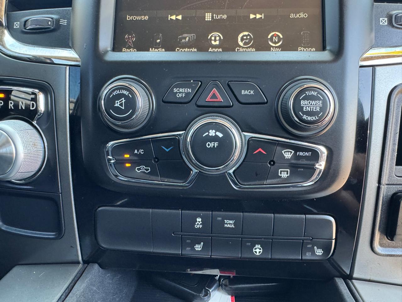 RAM 1500 Night 4x2 Regular Cab 6'4" Box 2017