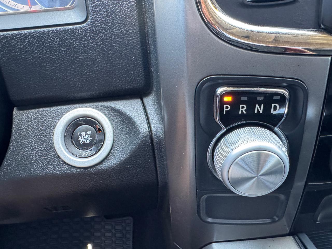 RAM 1500 Night 4x2 Regular Cab 6'4" Box 2017