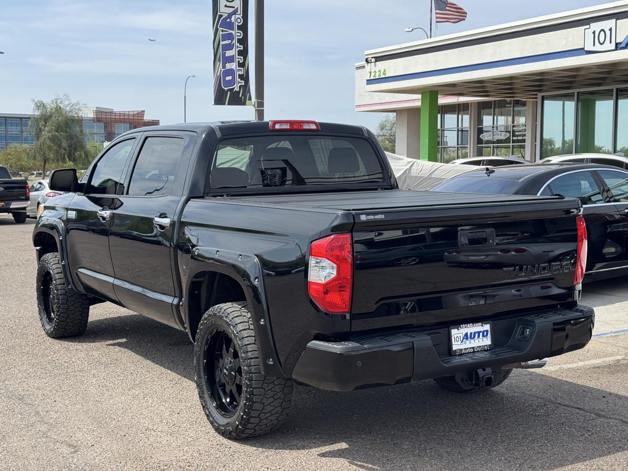 Toyota Tundra 2WD Truck CrewMax 5.7L V8 6-Spd AT Platinum (Natl) 2015