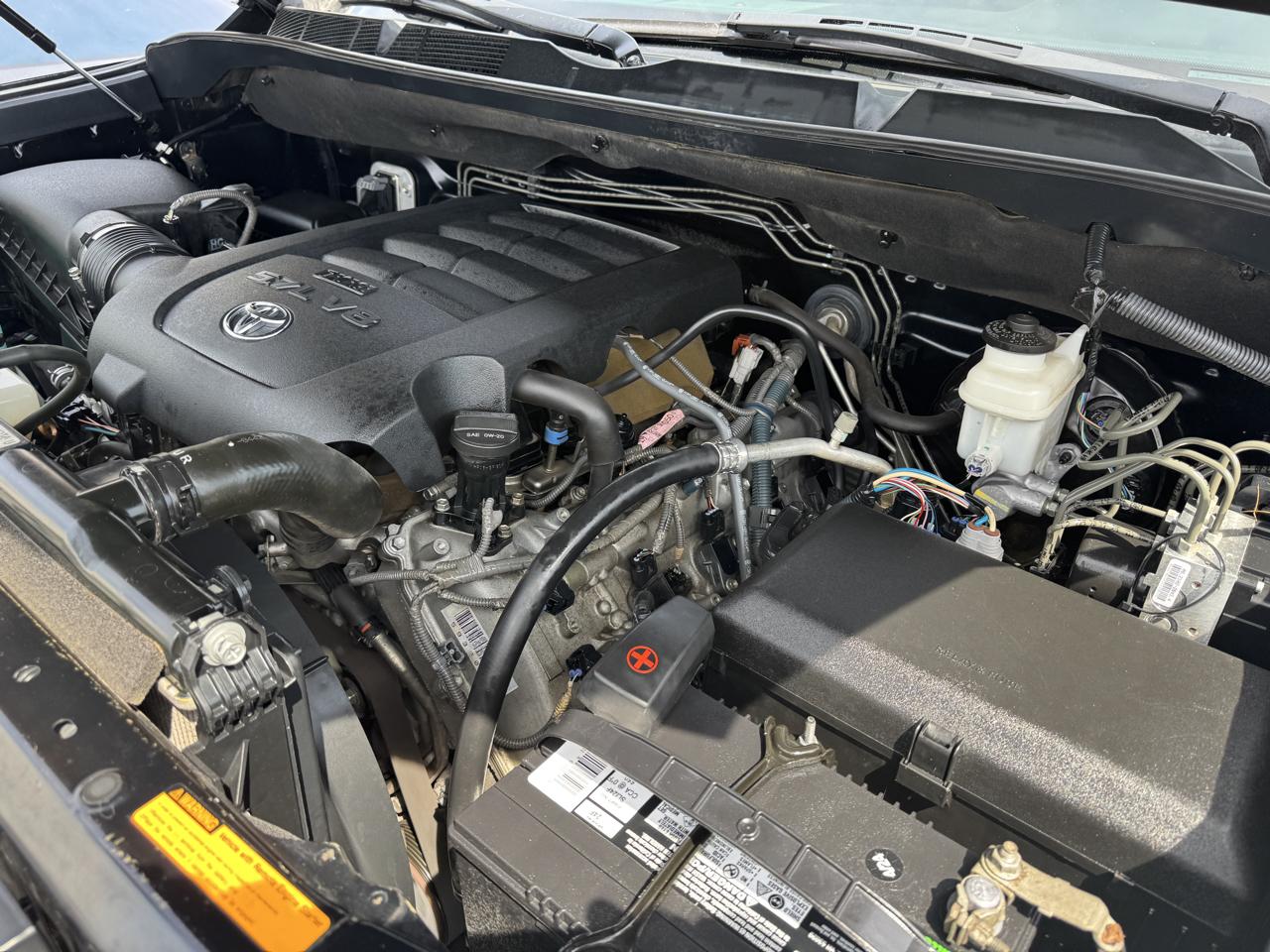 Toyota Tundra 2WD Truck CrewMax 5.7L V8 6-Spd AT Platinum (Natl) 2015