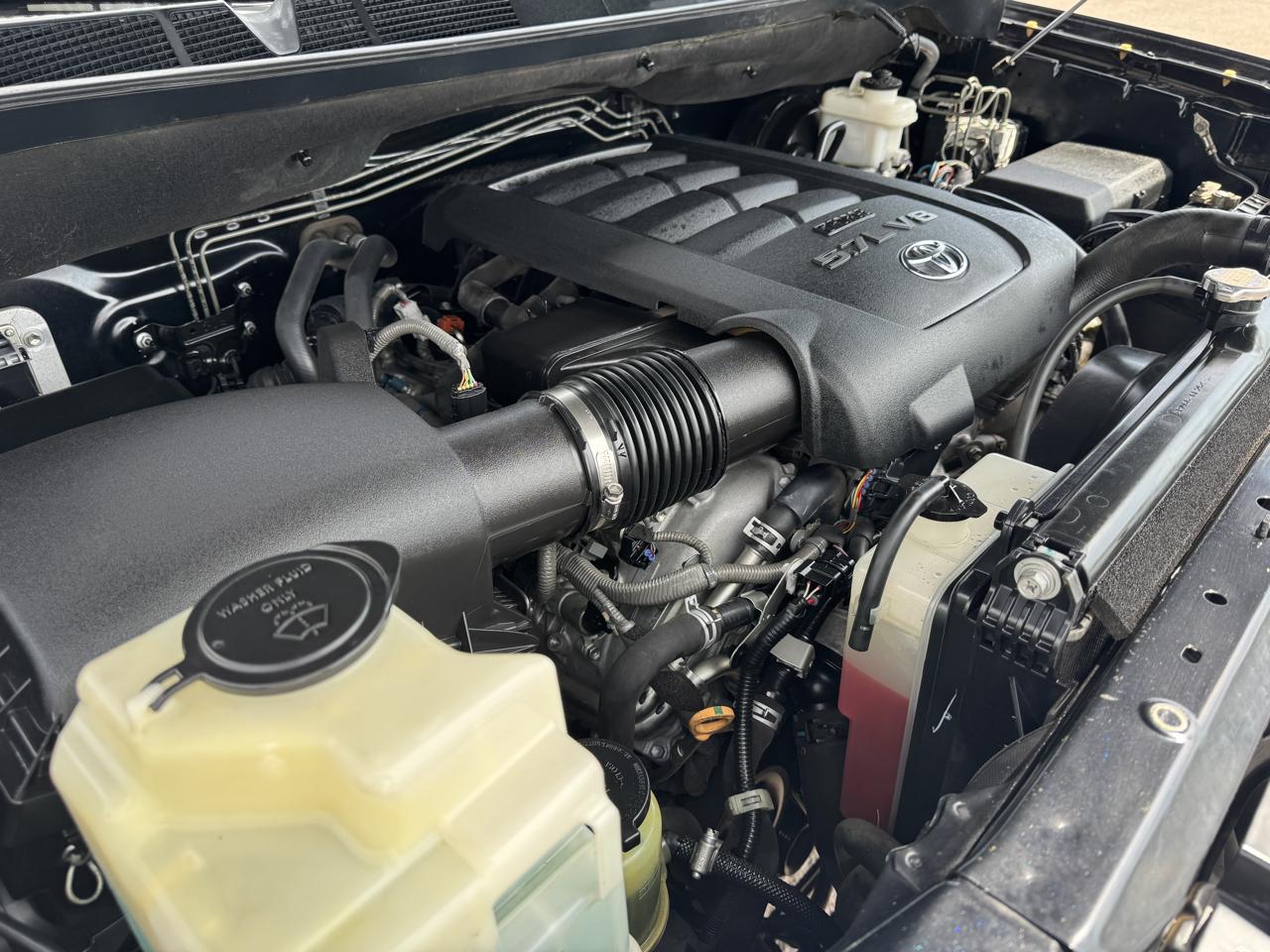 Toyota Tundra 2WD Truck CrewMax 5.7L V8 6-Spd AT Platinum (Natl) 2015