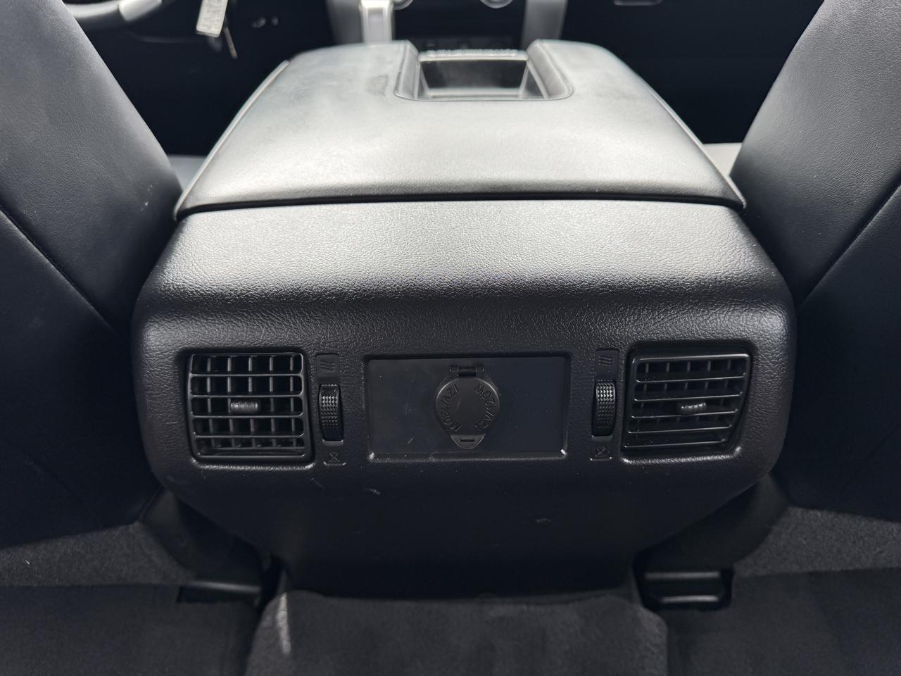 Toyota Tundra 2WD Truck CrewMax 5.7L V8 6-Spd AT Platinum (Natl) 2015