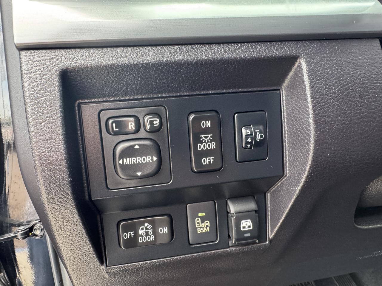 Toyota Tundra 2WD Truck CrewMax 5.7L V8 6-Spd AT Platinum (Natl) 2015