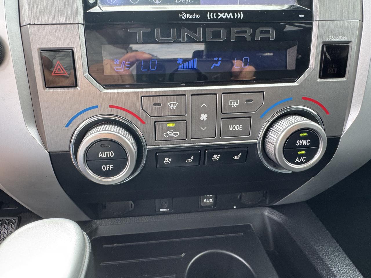 Toyota Tundra 2WD Truck CrewMax 5.7L V8 6-Spd AT Platinum (Natl) 2015