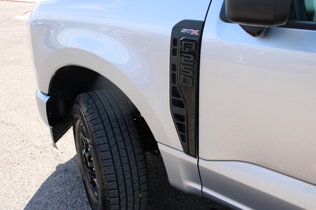 Ford Super Duty F-250 SRW 4WD Crew Cab 156" FX4 2024