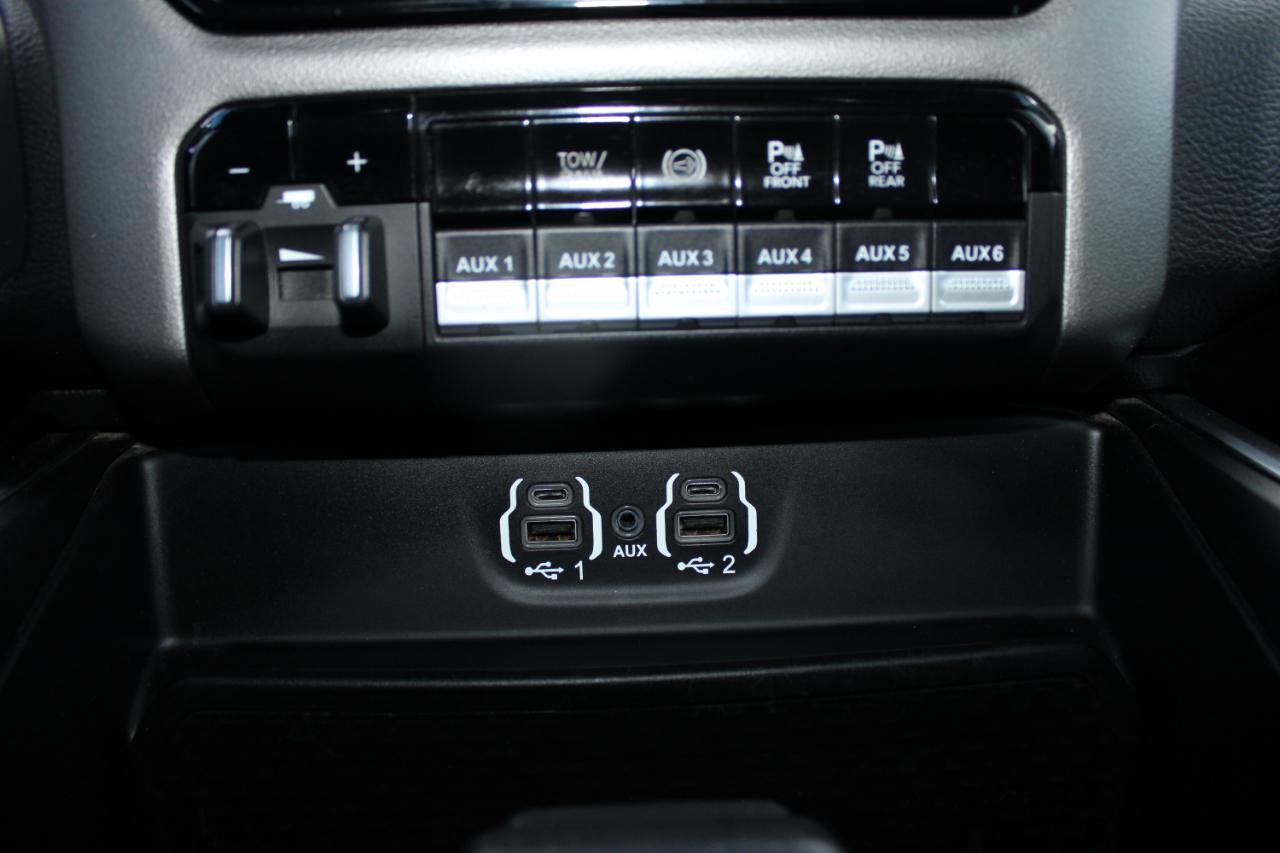 RAM 3500 Big Horn 4x4 Crew Cab 8' Box 2019