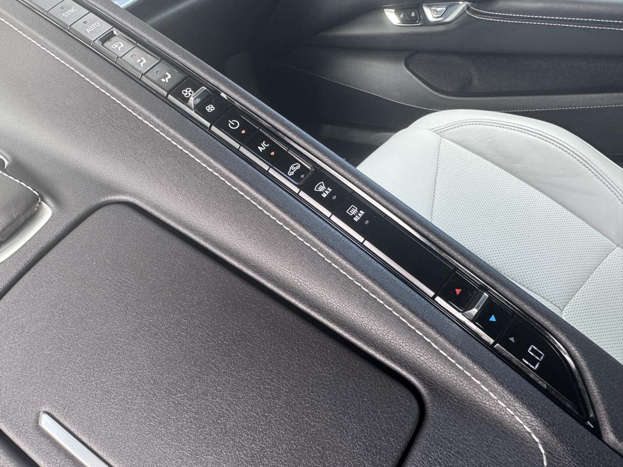 Chevrolet Corvette 2dr Stingray Cpe w/1LT 2021