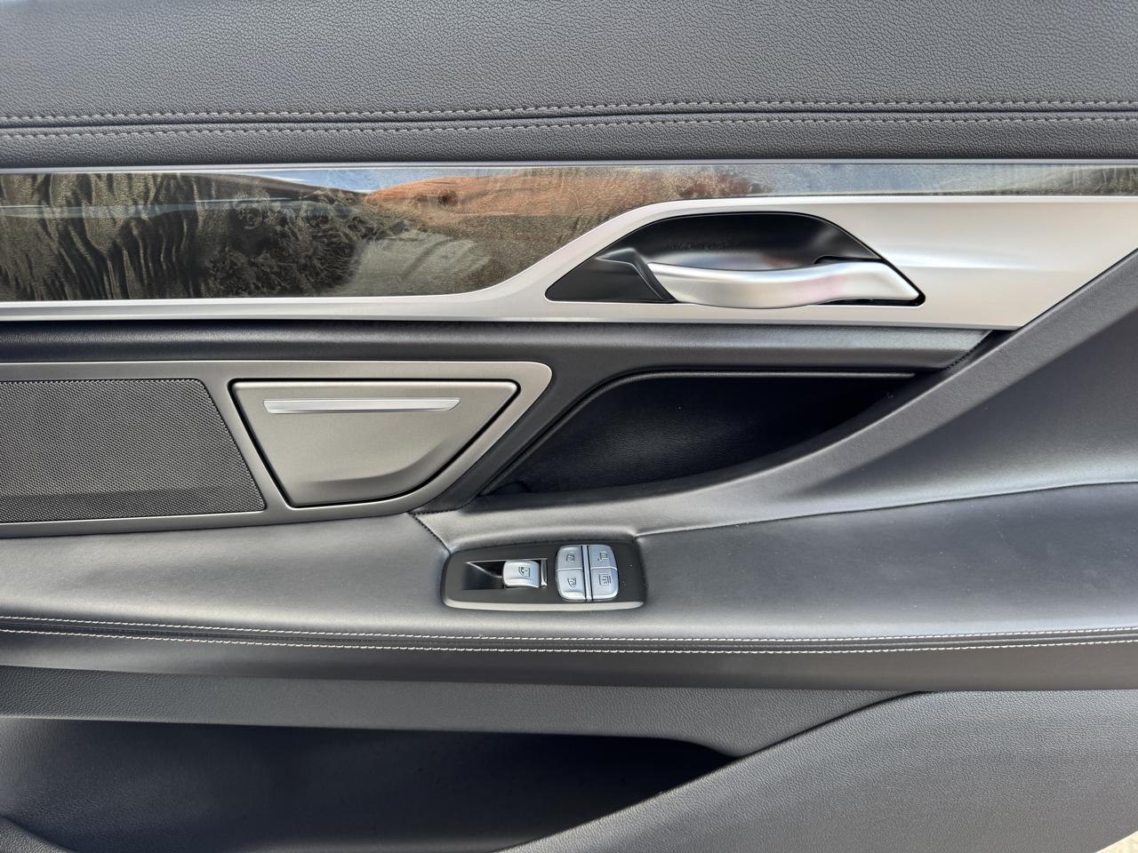BMW 7 Series 740i Sedan 2020