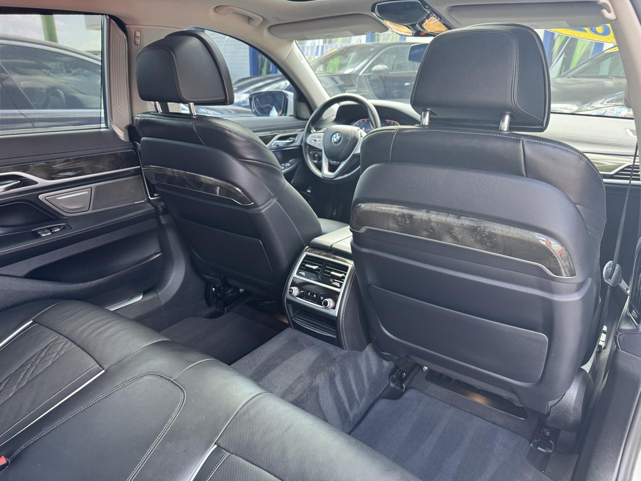 BMW 7 Series 740i Sedan 2020