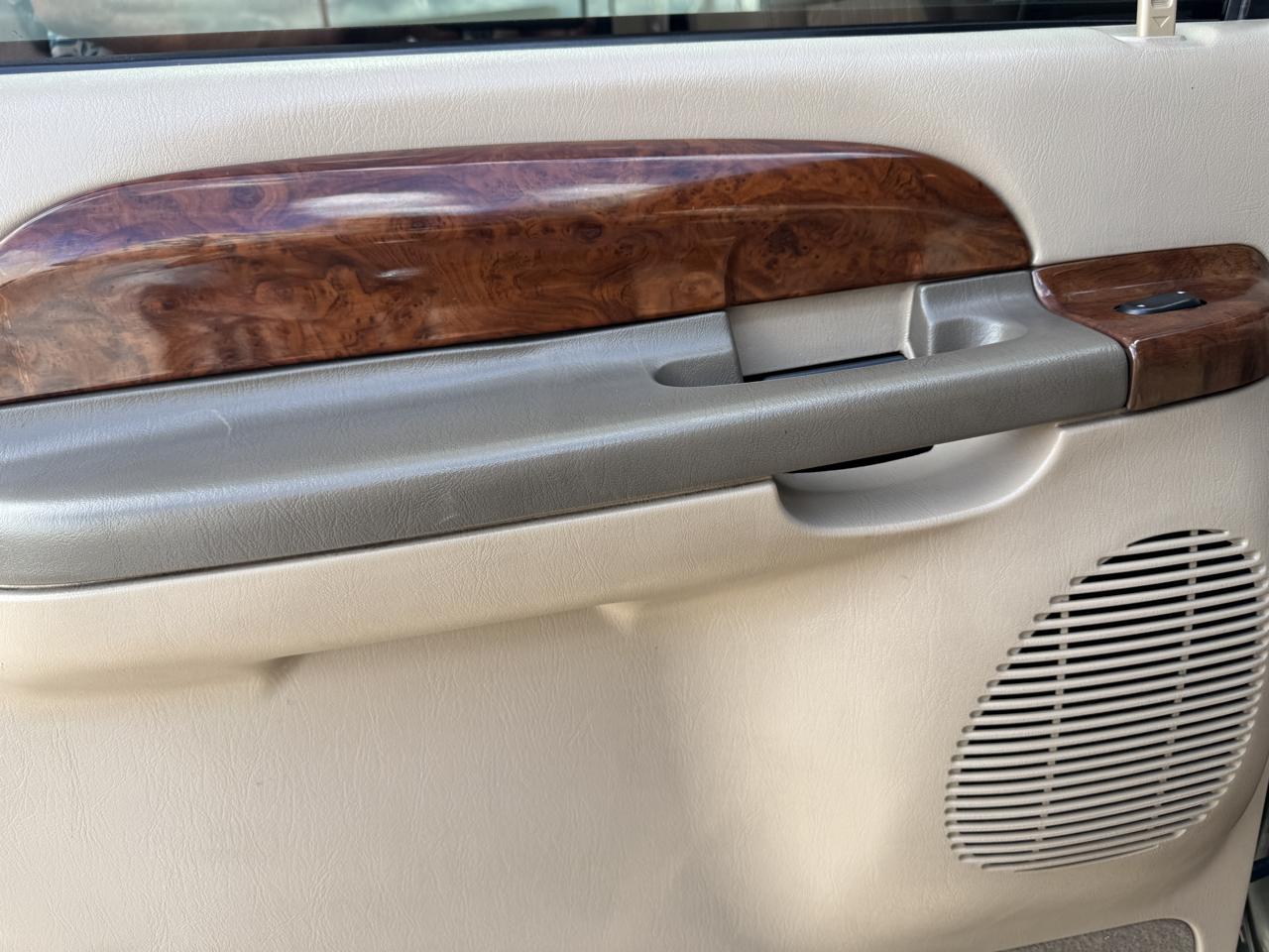 Ford Excursion 137" WB Limited 2001