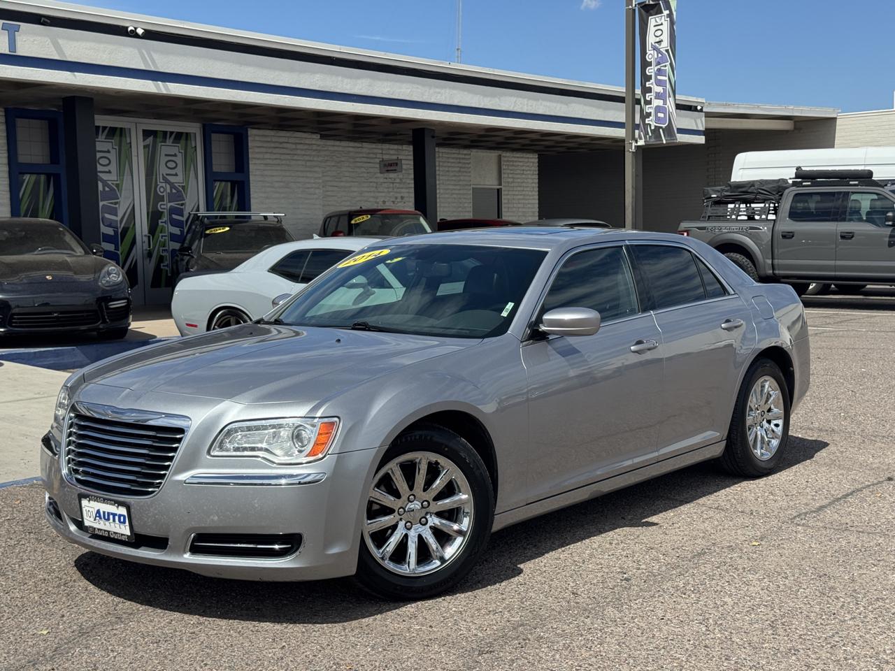 2014 Chrysler 300 4dr Sdn RWD