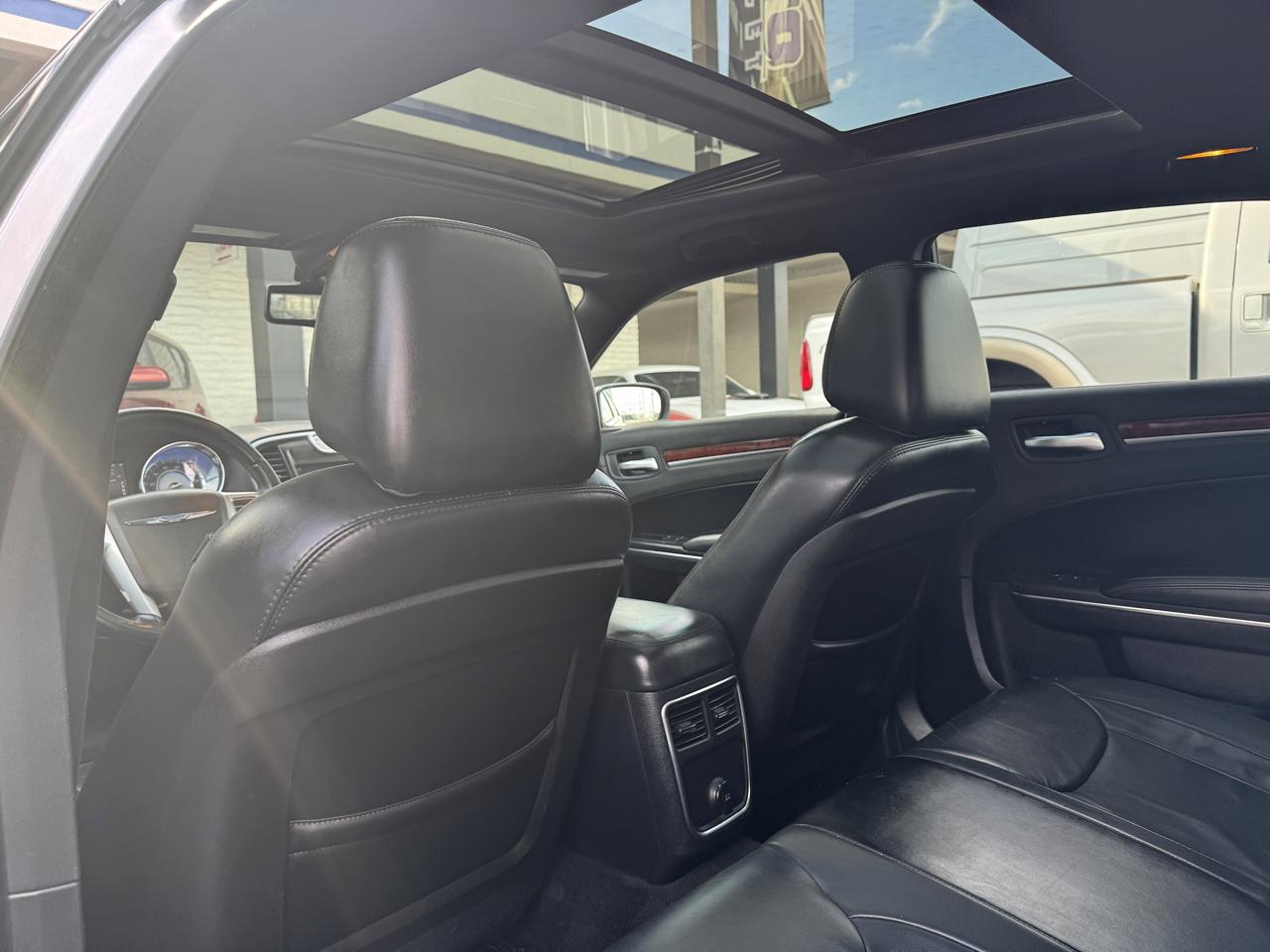 Chrysler 300 4dr Sdn RWD 2014