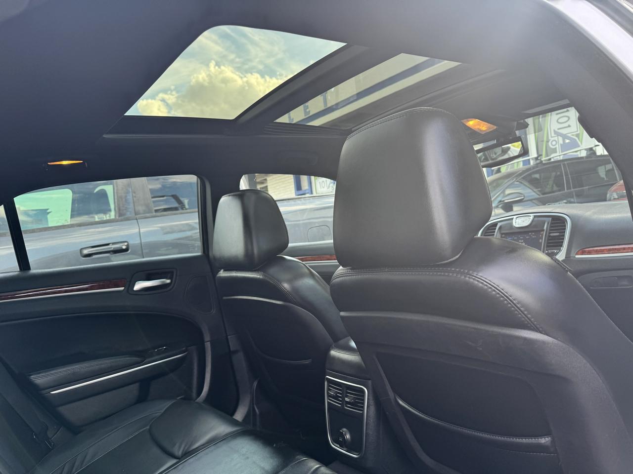 Chrysler 300 4dr Sdn RWD 2014
