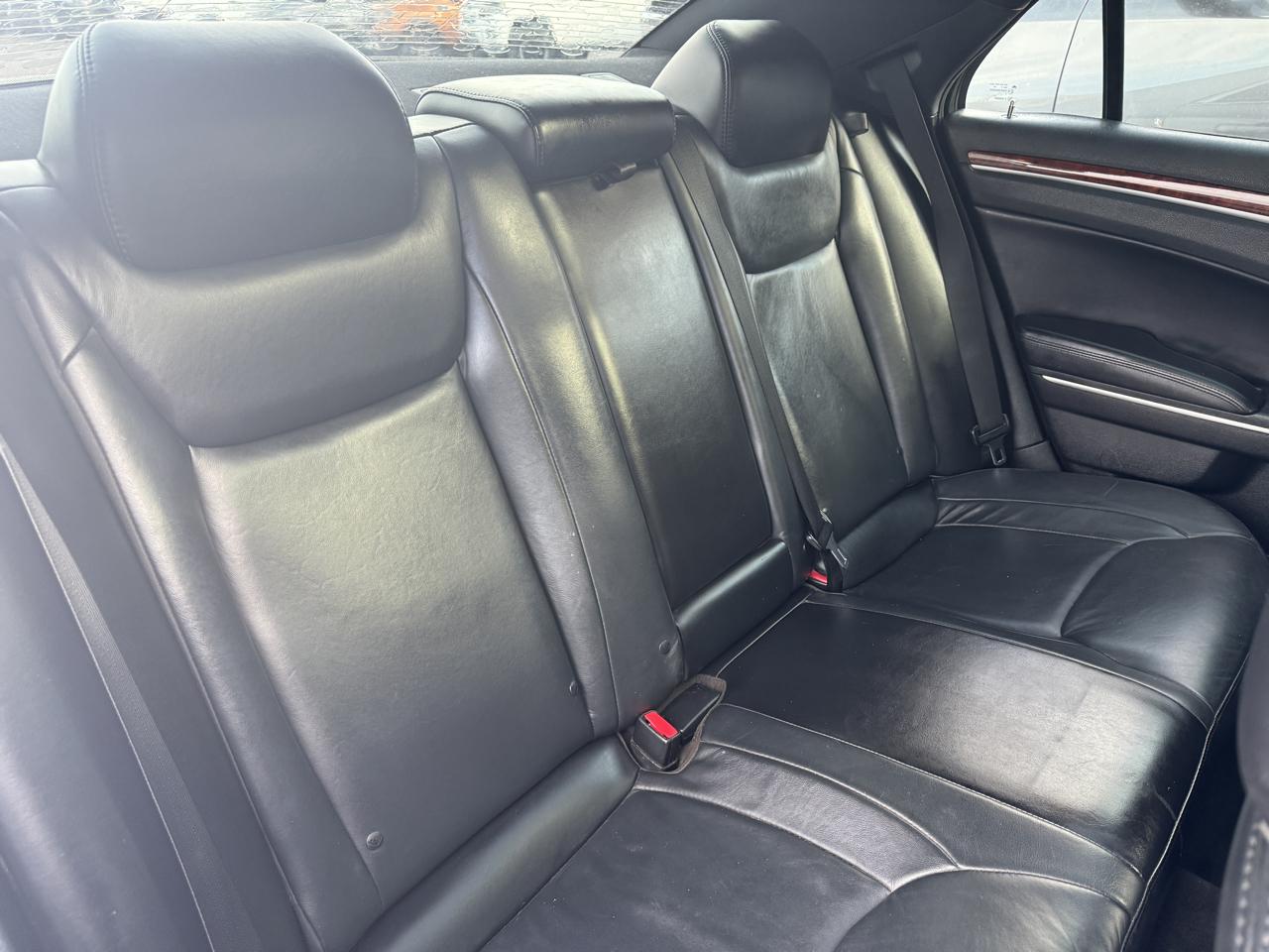 Chrysler 300 4dr Sdn RWD 2014
