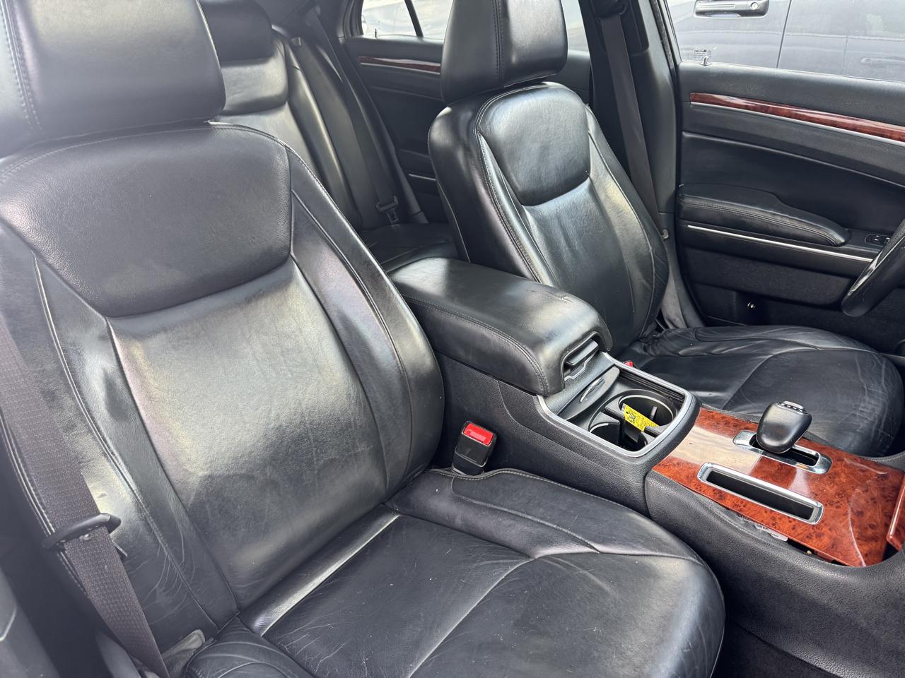 Chrysler 300 4dr Sdn RWD 2014