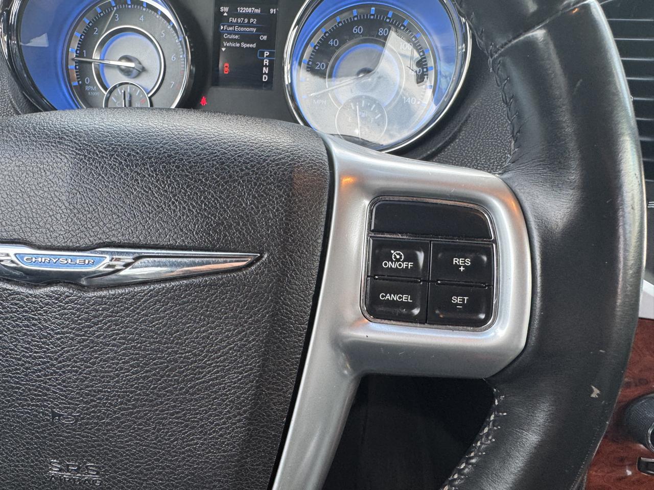 Chrysler 300 4dr Sdn RWD 2014