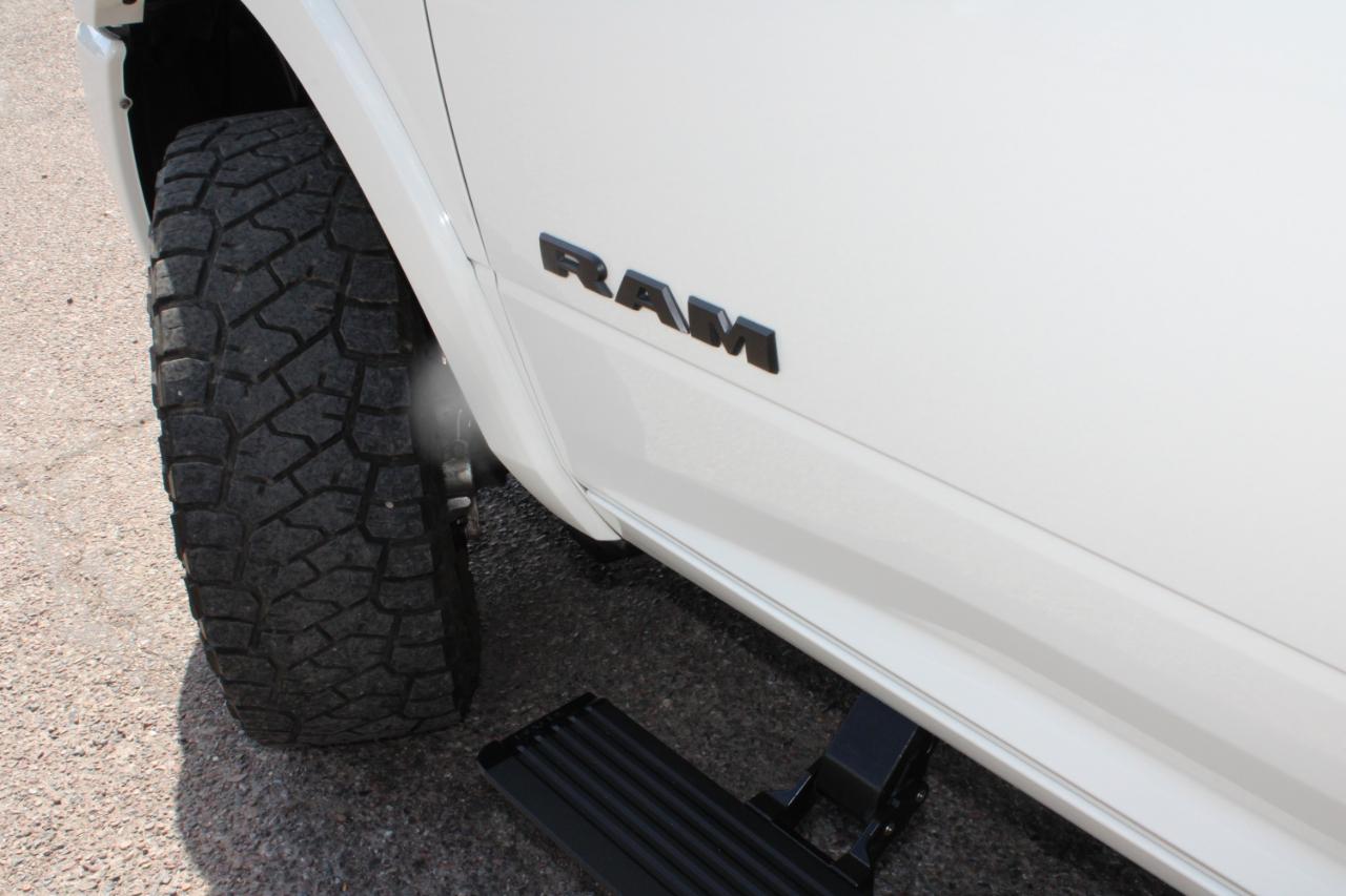 RAM 3500 Laramie 4x4 Crew Cab 8' Box 2022