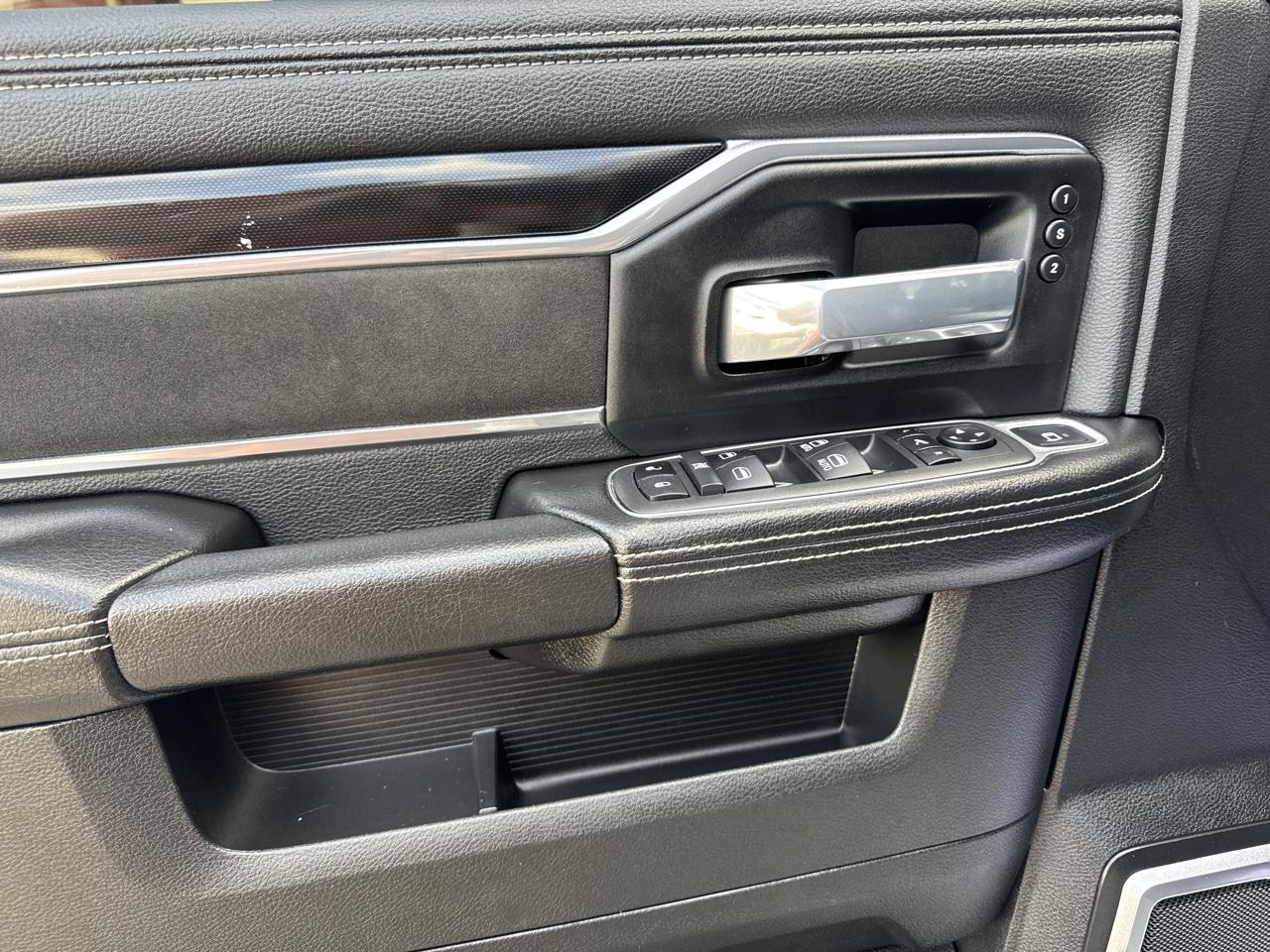 RAM 3500 Laramie 4x4 Crew Cab 8' Box 2022