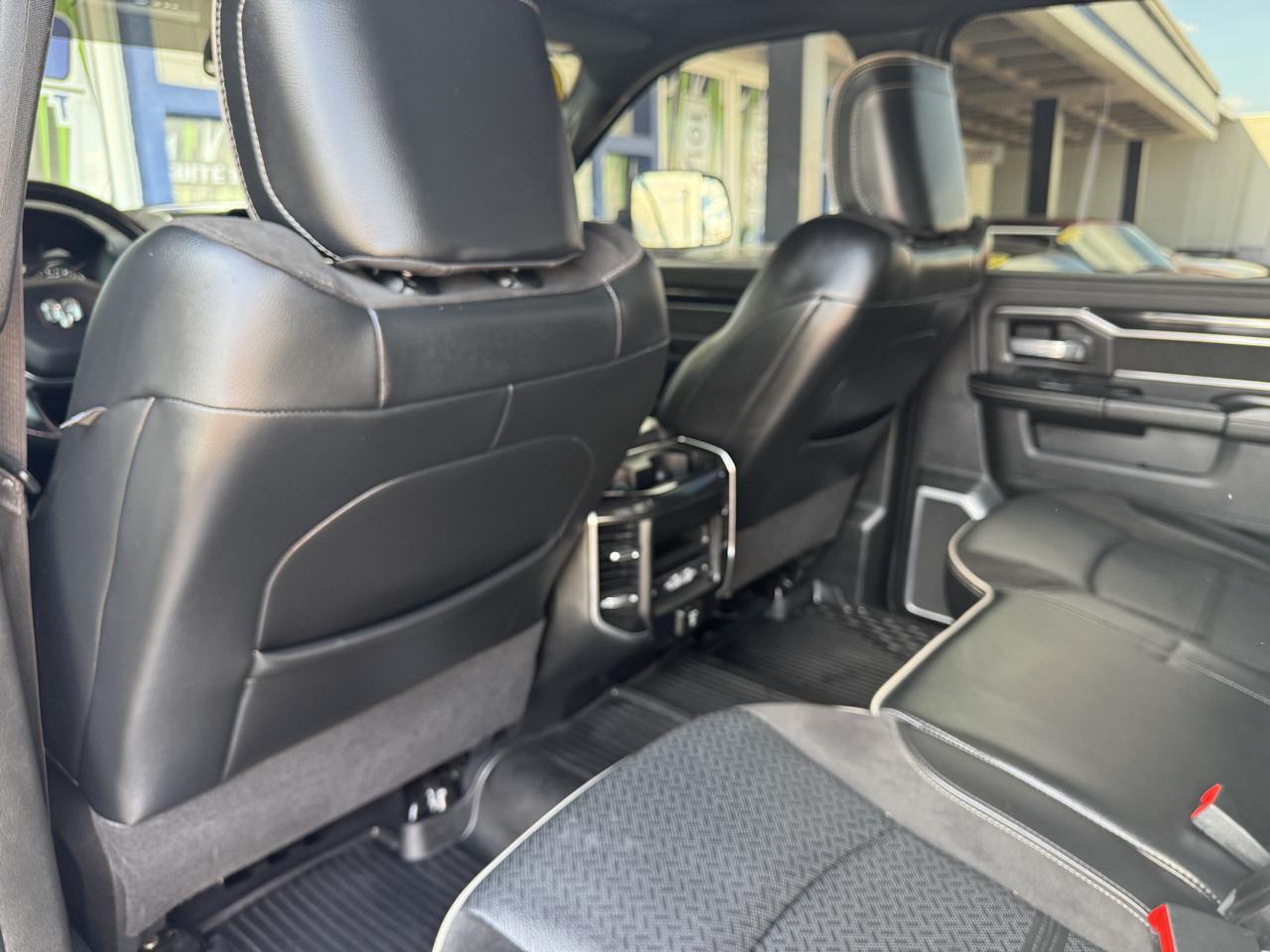 RAM 3500 Laramie 4x4 Crew Cab 8' Box 2022