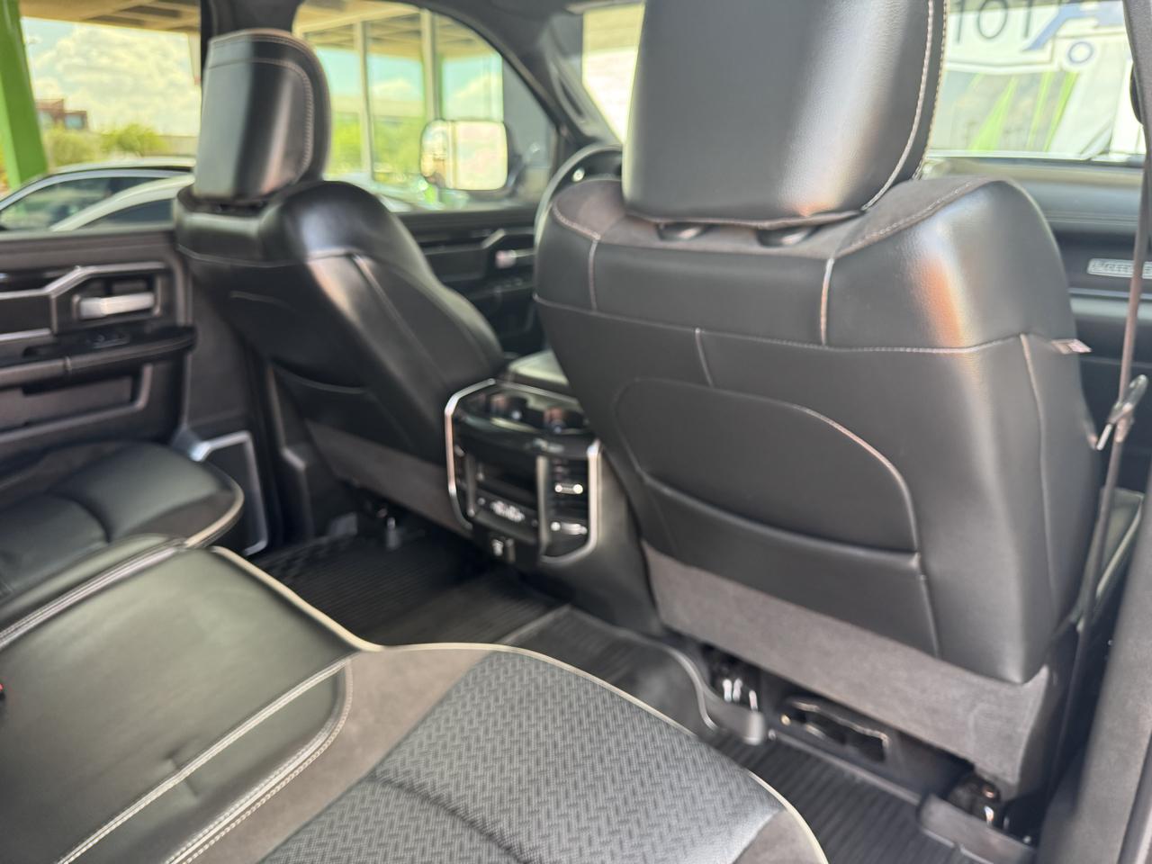 RAM 3500 Laramie 4x4 Crew Cab 8' Box 2022