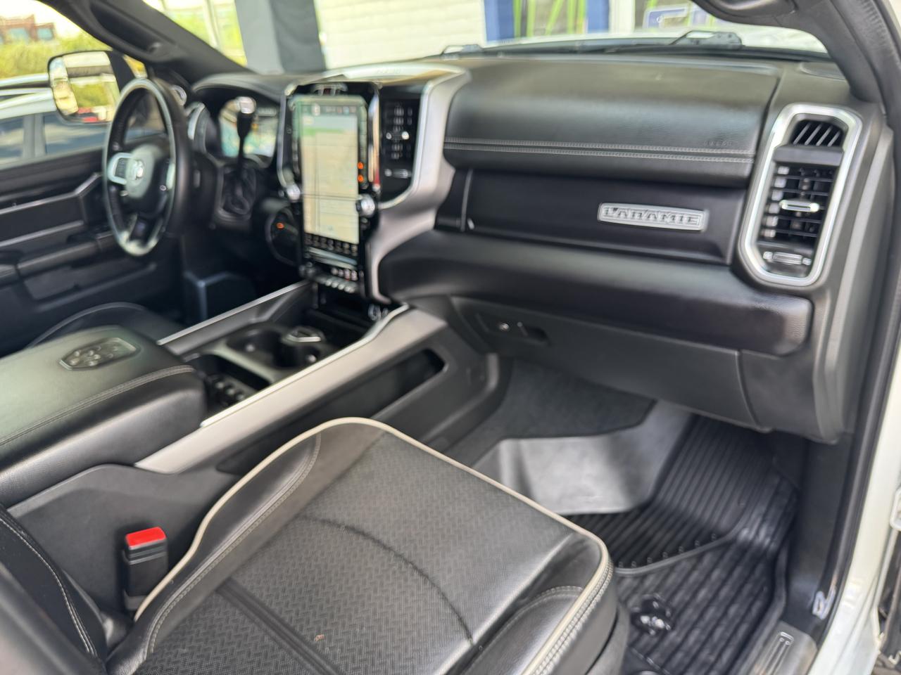 RAM 3500 Laramie 4x4 Crew Cab 8' Box 2022