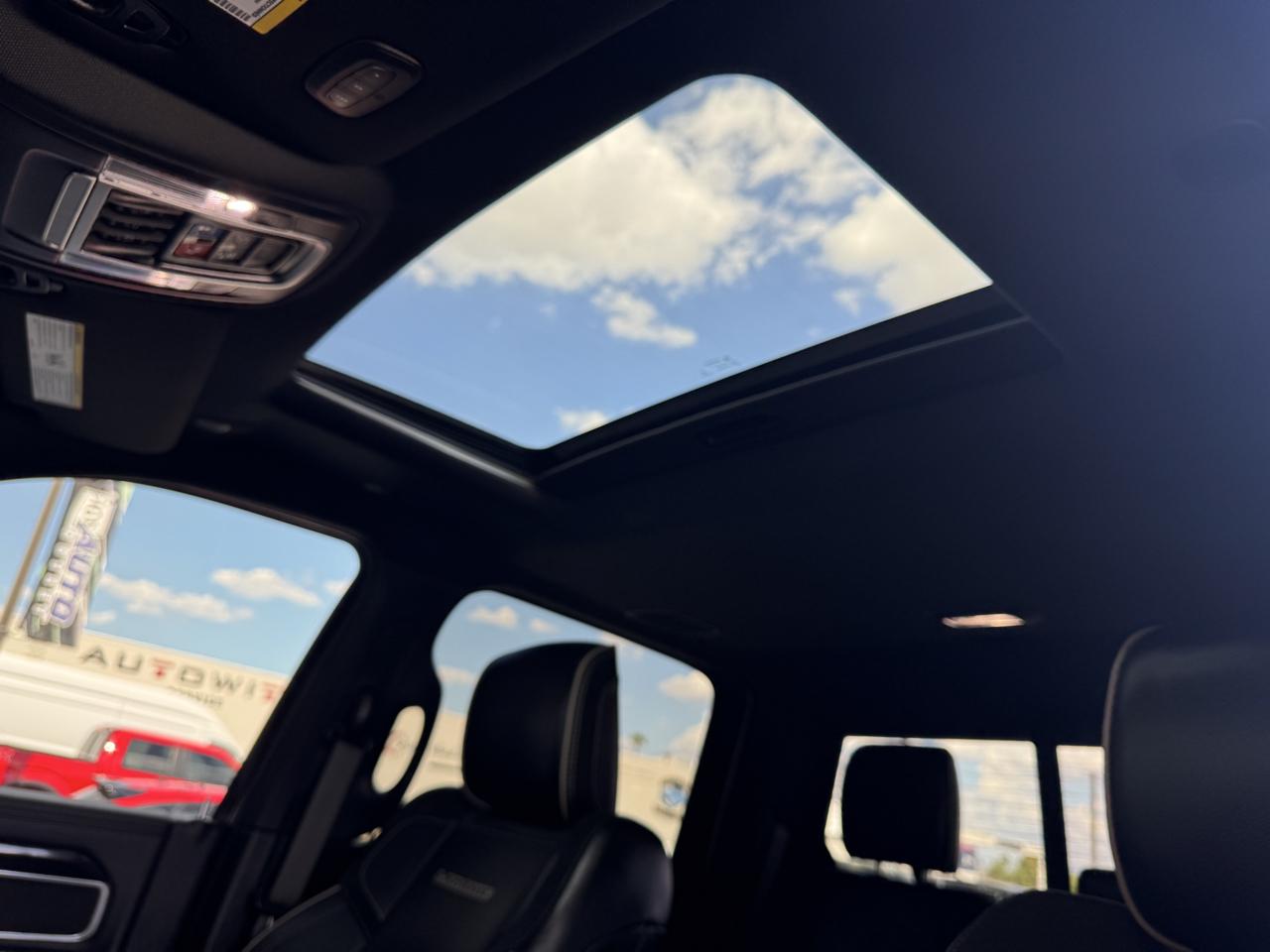 RAM 3500 Laramie 4x4 Crew Cab 8' Box 2022