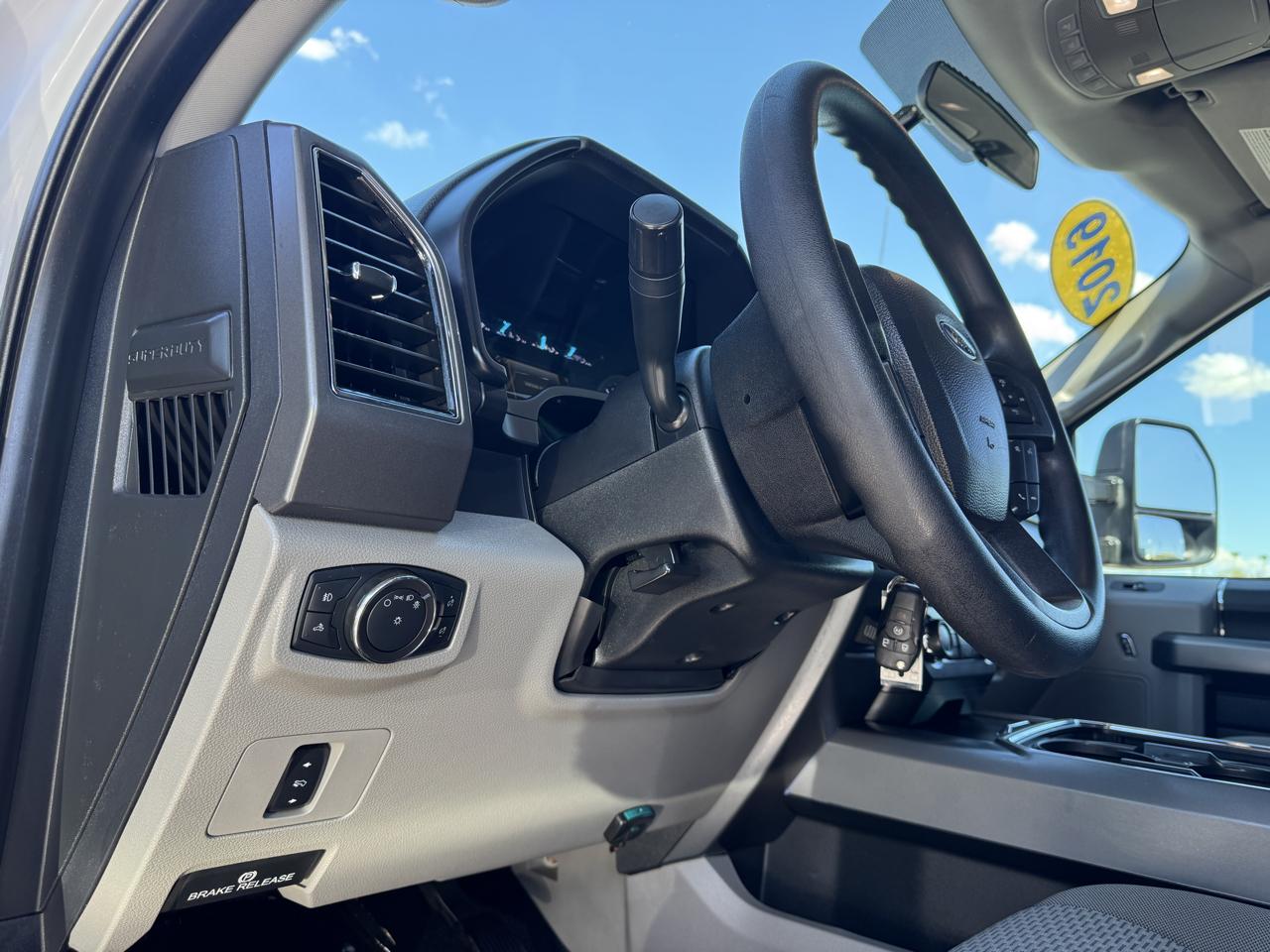 Ford Super Duty F-250 SRW 4WD Crew Cab 156" FX4 2019