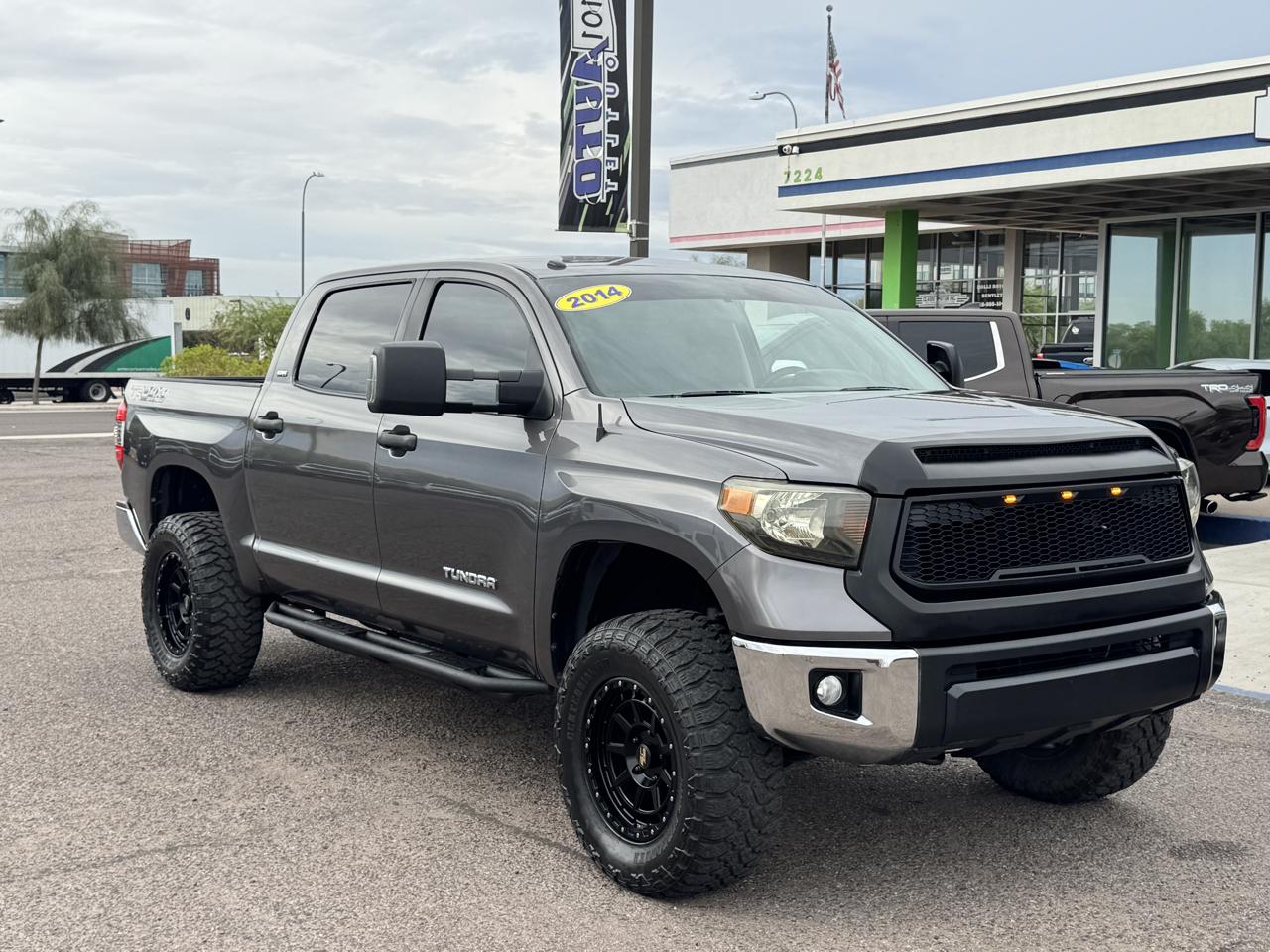 Toyota Tundra 4WD Truck CrewMax 4.6L V8 6-Spd AT SR5 (Natl) 2014