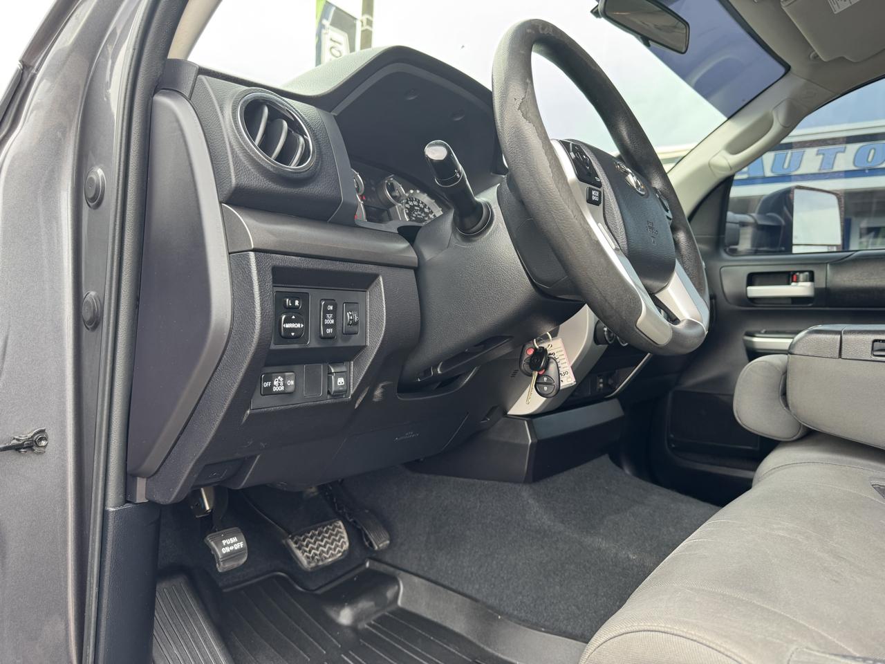 Toyota Tundra 4WD Truck CrewMax 4.6L V8 6-Spd AT SR5 (Natl) 2014