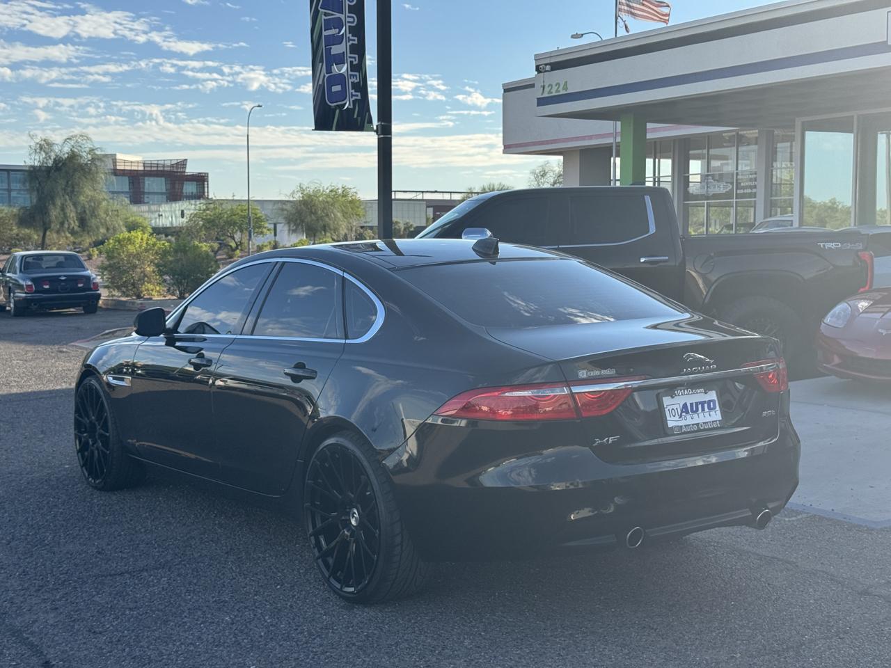 Jaguar XF 4dr Sdn 35t Premium RWD 2016