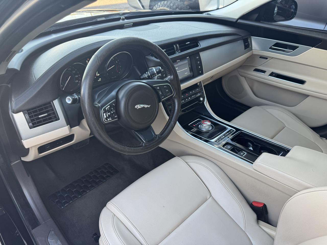 Jaguar XF 4dr Sdn 35t Premium RWD 2016