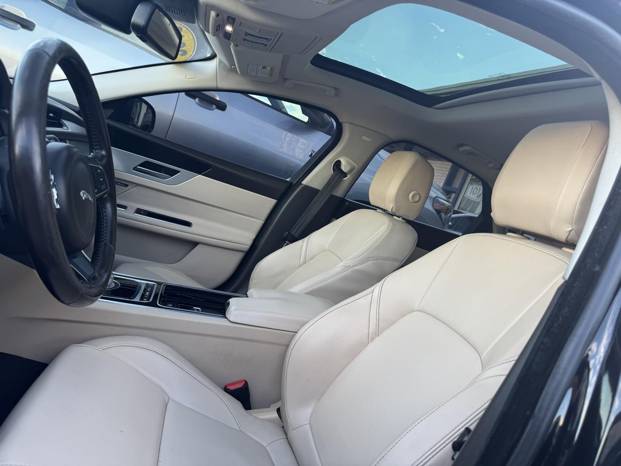 Jaguar XF 4dr Sdn 35t Premium RWD 2016