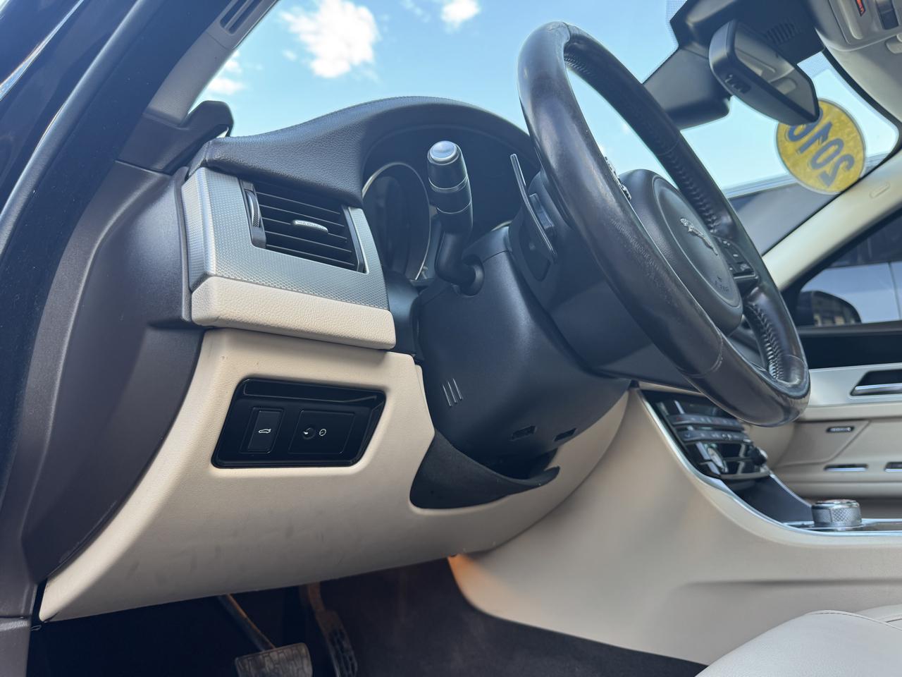 Jaguar XF 4dr Sdn 35t Premium RWD 2016