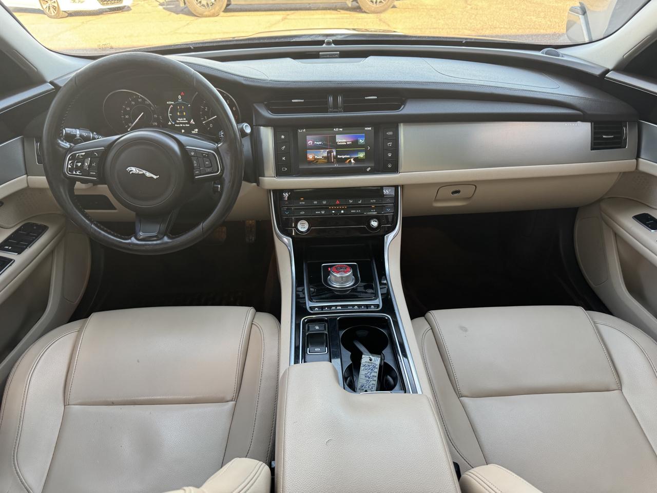 Jaguar XF 4dr Sdn 35t Premium RWD 2016