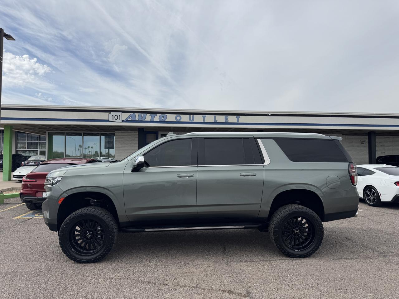 Chevrolet Suburban 4WD 4dr Premier 2023