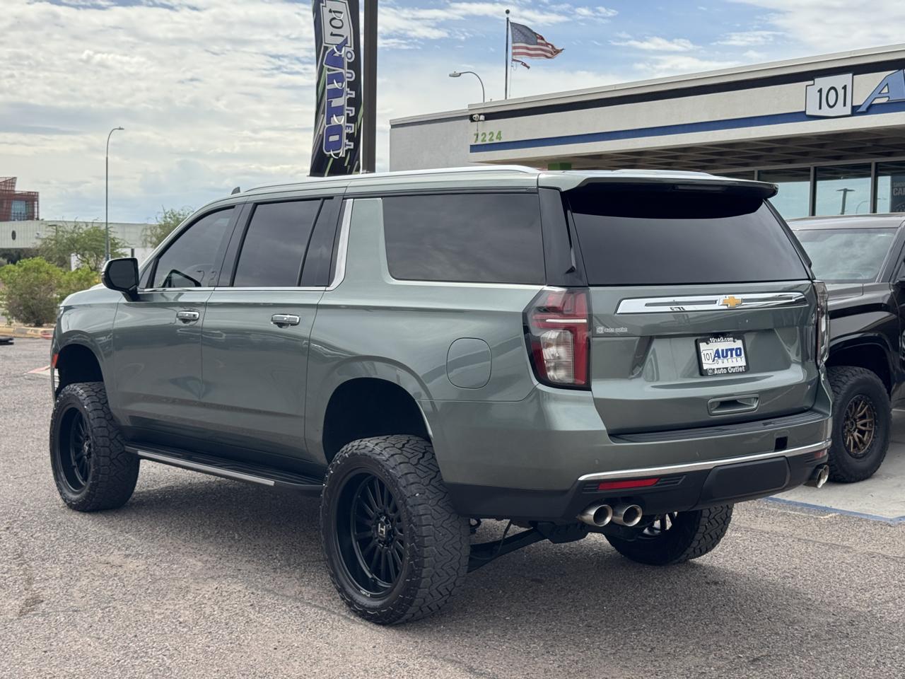 Chevrolet Suburban 4WD 4dr Premier 2023