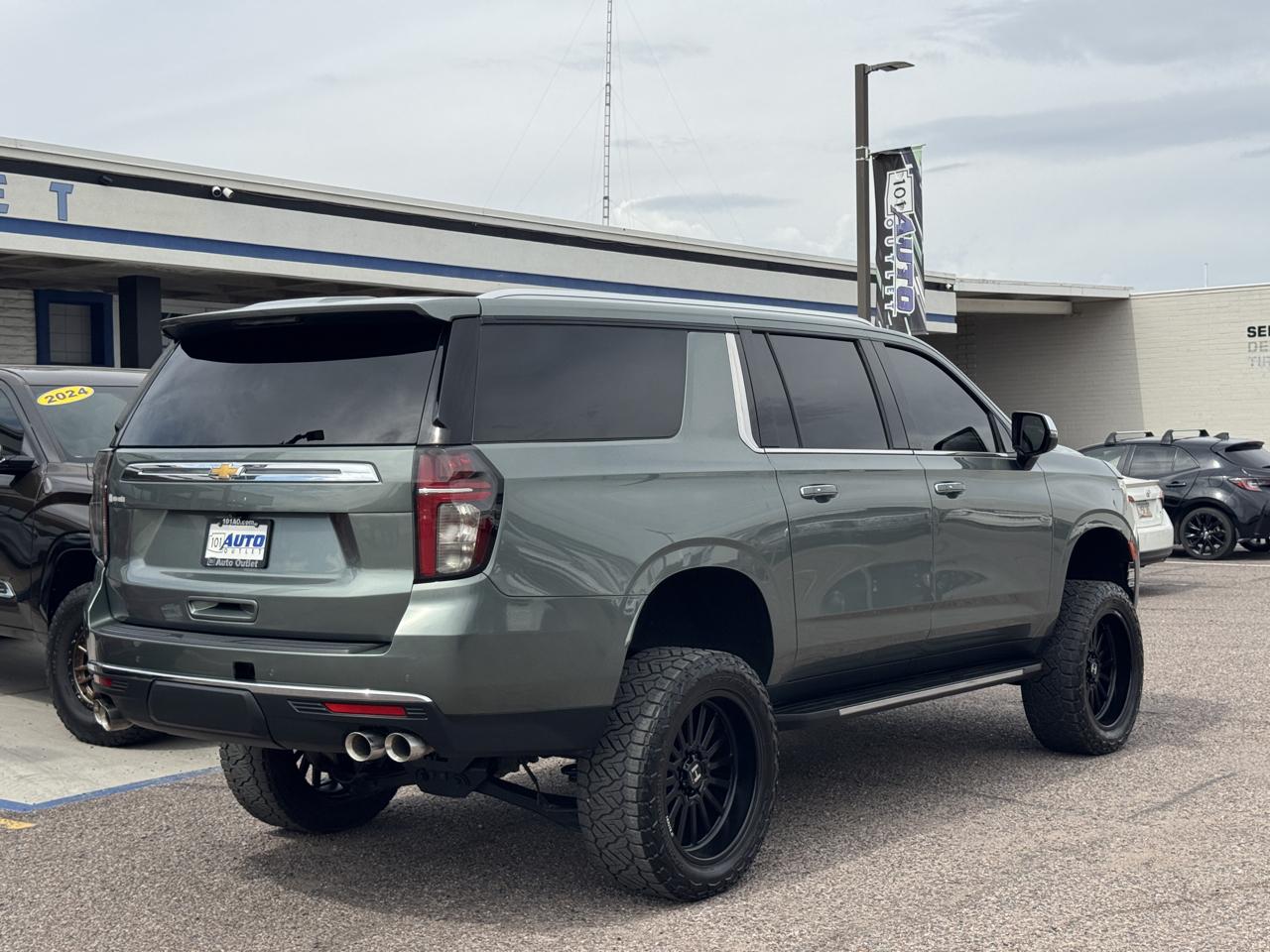 Chevrolet Suburban 4WD 4dr Premier 2023