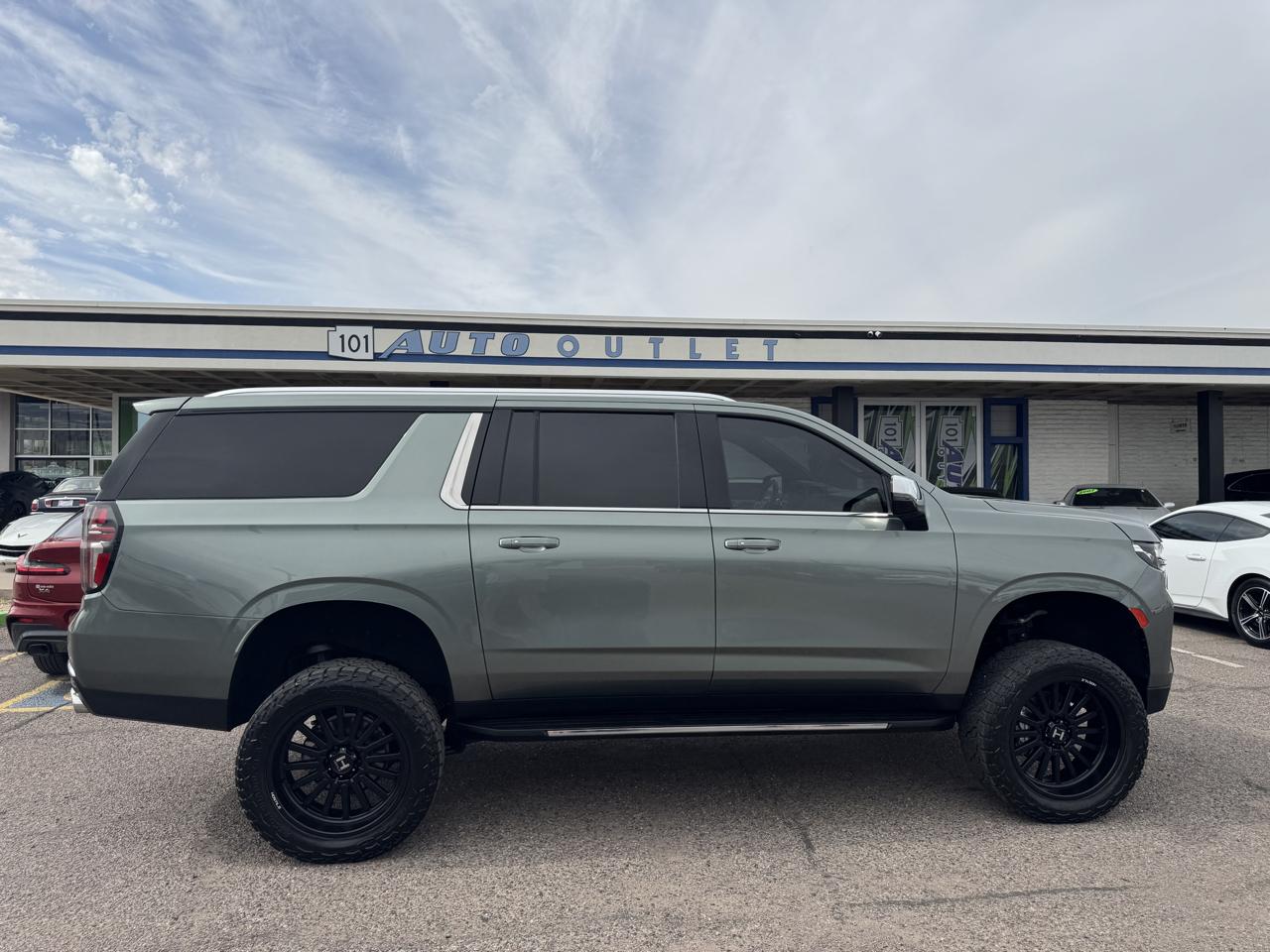 Chevrolet Suburban 4WD 4dr Premier 2023