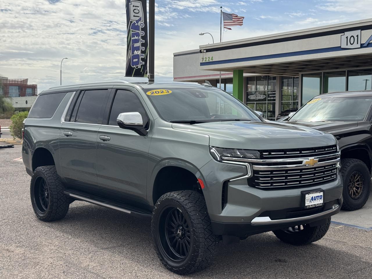 Chevrolet Suburban 4WD 4dr Premier 2023