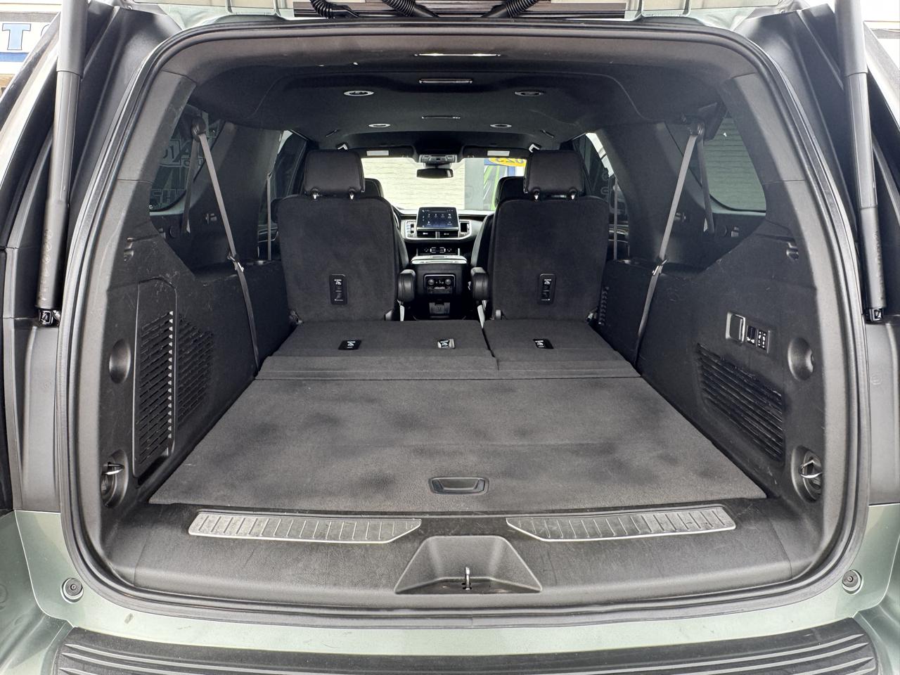 Chevrolet Suburban 4WD 4dr Premier 2023
