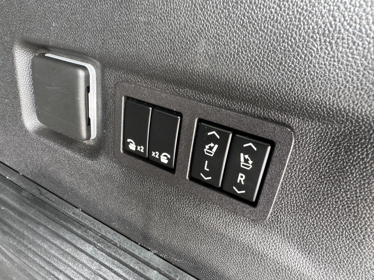 Chevrolet Suburban 4WD 4dr Premier 2023