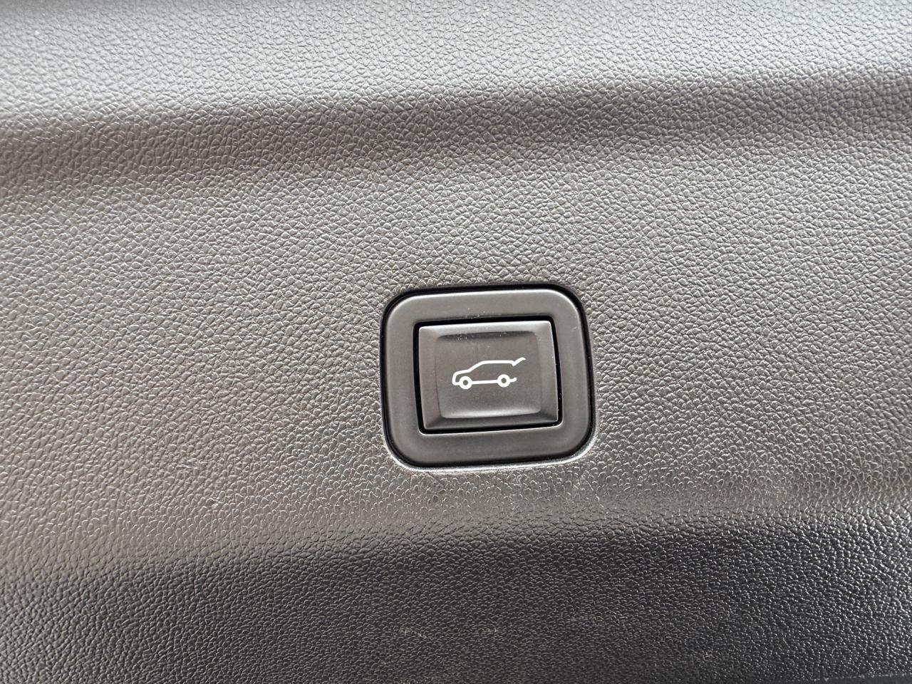 Chevrolet Suburban 4WD 4dr Premier 2023