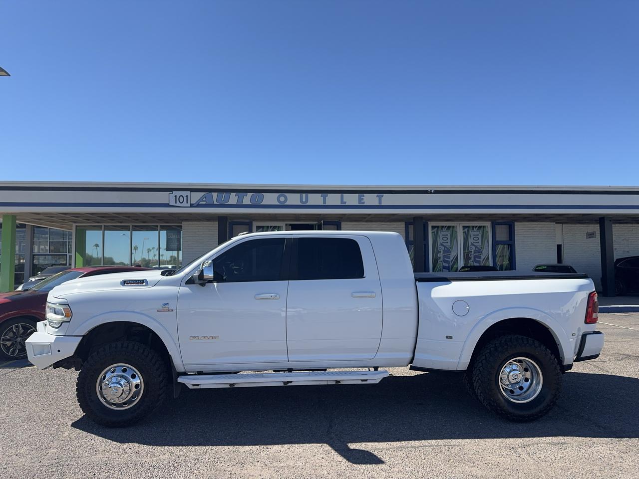 RAM 3500 Laramie 4x4 Mega Cab 6'4" Box 2019
