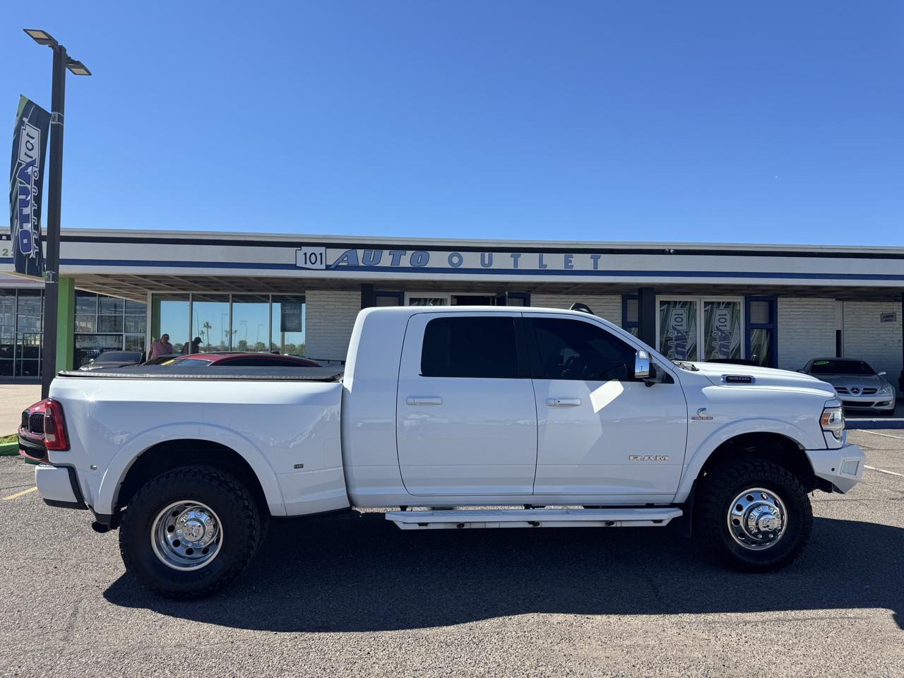 RAM 3500 Laramie 4x4 Mega Cab 6'4" Box 2019