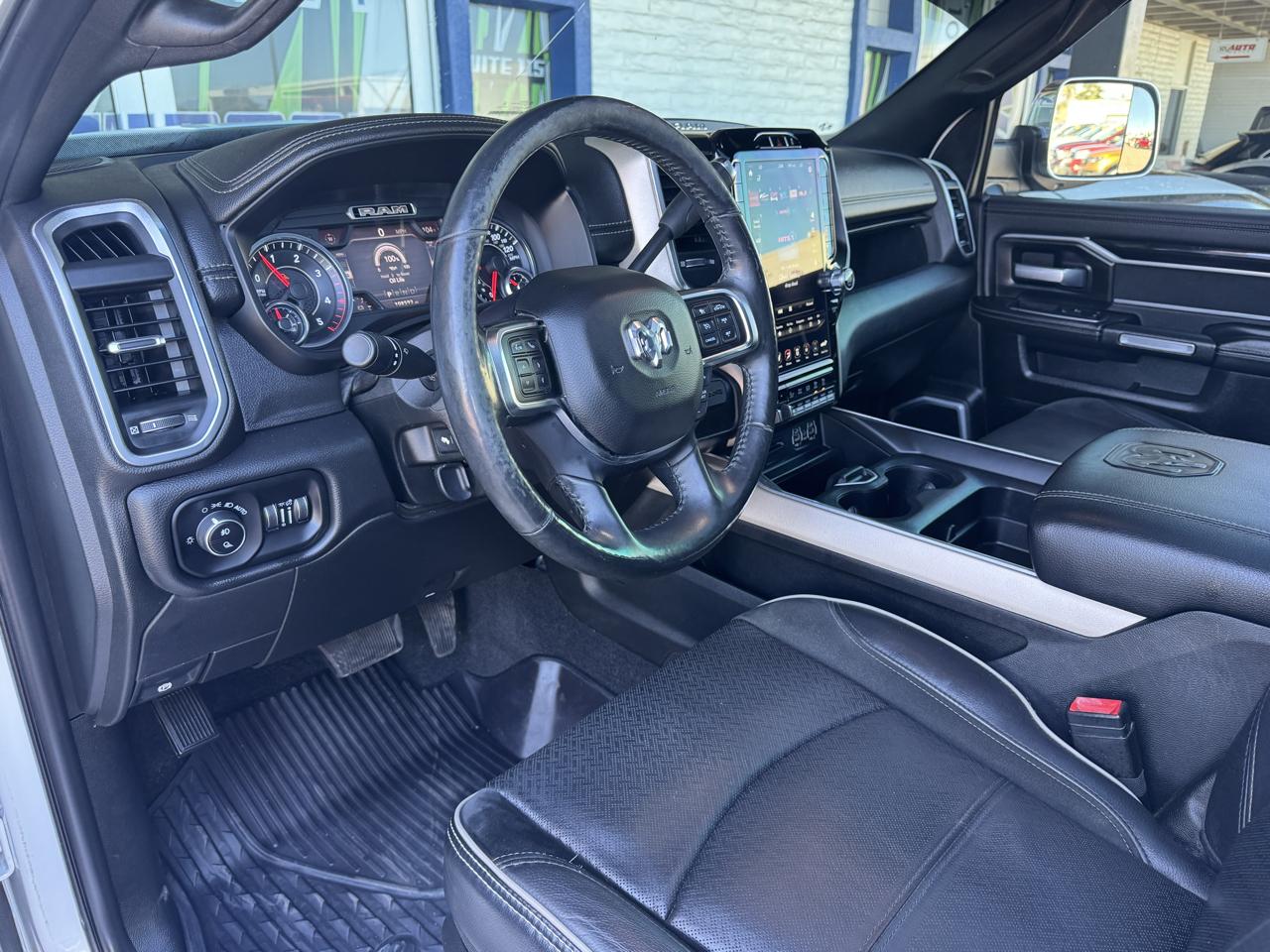 RAM 3500 Laramie 4x4 Mega Cab 6'4" Box 2019
