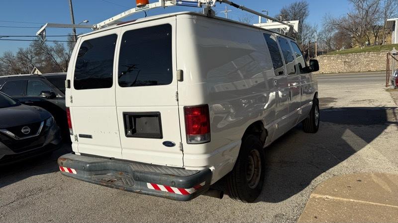 Ford Econoline E-250 2009